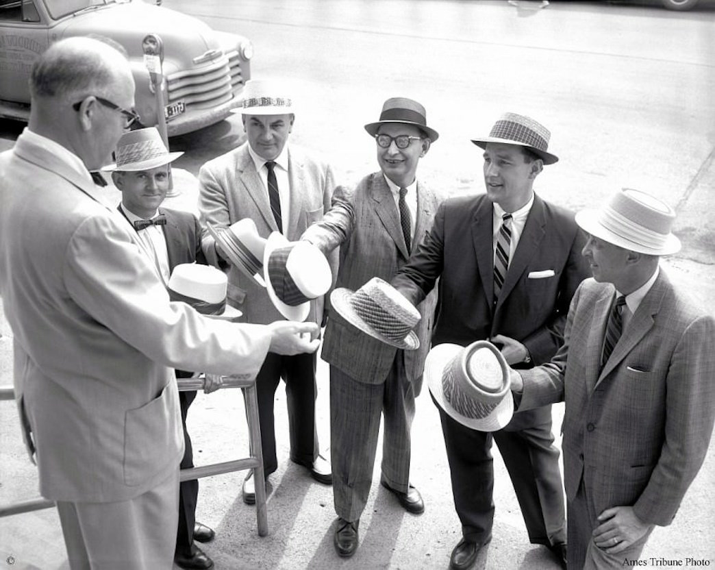 Straw-Hats-in-1958-900×717