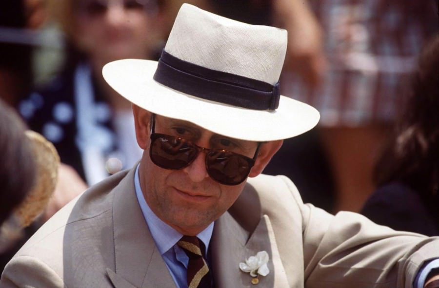 Prince-Charles-in-Ray-Ban-Sunglasses-with-Panama-hat-and-Gardenia-Boutonniere-900×591