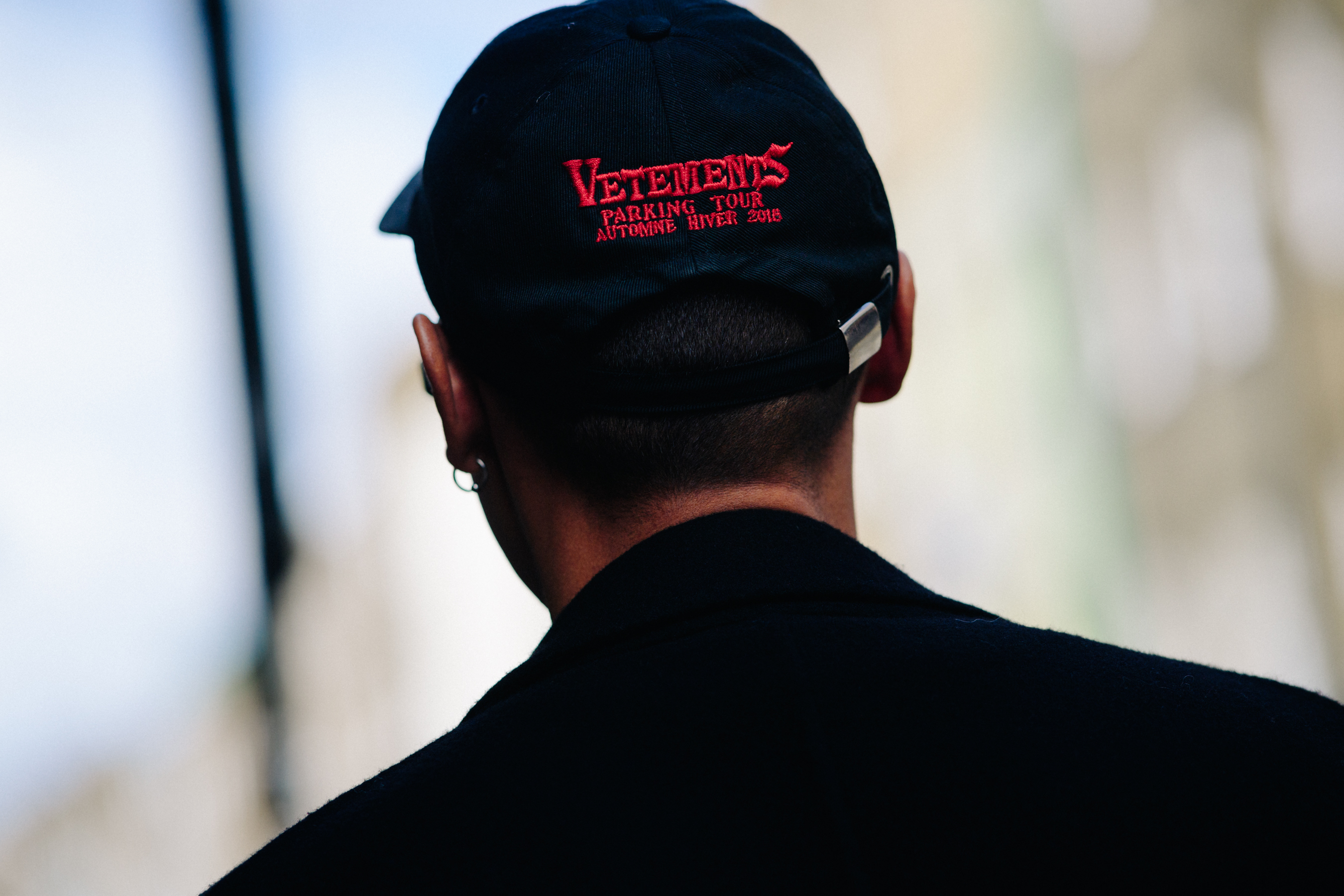 Man wearing Vetements tour cap