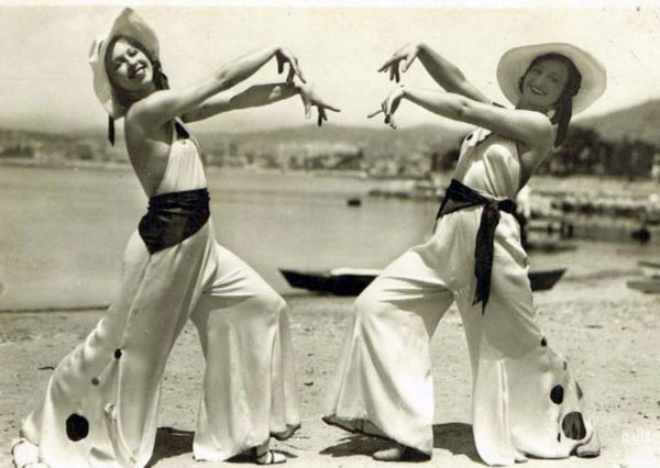 433 6003Pajamas Styles That Ladies Wore at Beaches during the 1930s (3)