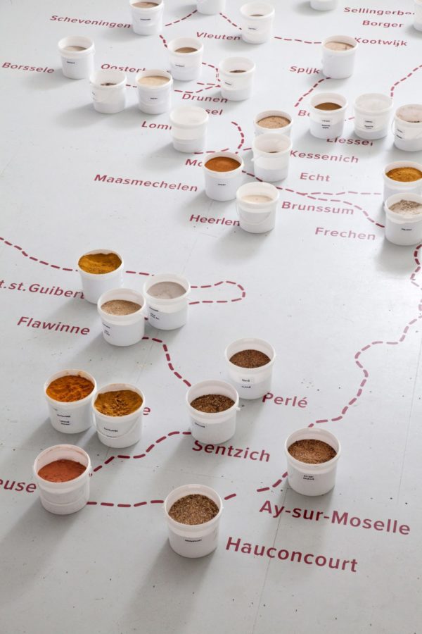 to-see-a-world-in-a-grain-of-sand-atelier-nl-at-ddw-design_dezeen_2364_col_9-1704×2556